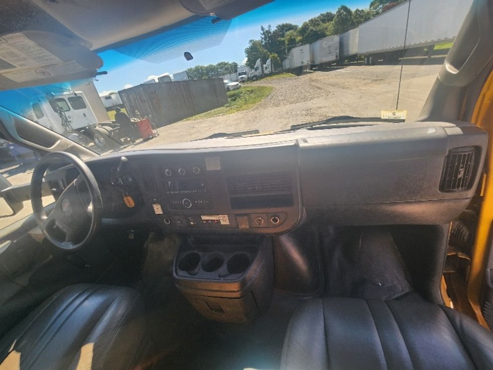 Light Duty Box Truck-Light and Medium Duty Trucks-GMC-2018-Savana G33903-Fall River-MA-95,901\n\t\tmiles-$ 20,750 - Image 21