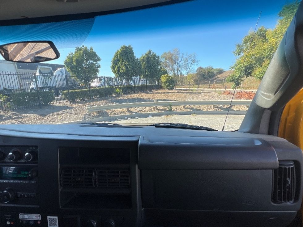 Light Duty Box Truck-Light and Medium Duty Trucks-GMC-2018-Savana G33903-Torrance-CA-56,618\n\t\tmiles-$ 27,500 - Image 21