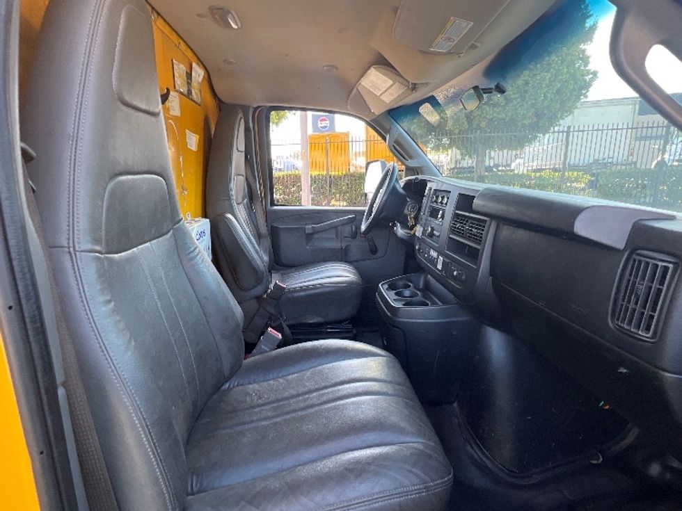 Light Duty Box Truck-Light and Medium Duty Trucks-GMC-2018-Savana G33903-Torrance-CA-56,618\n\t\tmiles-$ 27,500 - Image 22