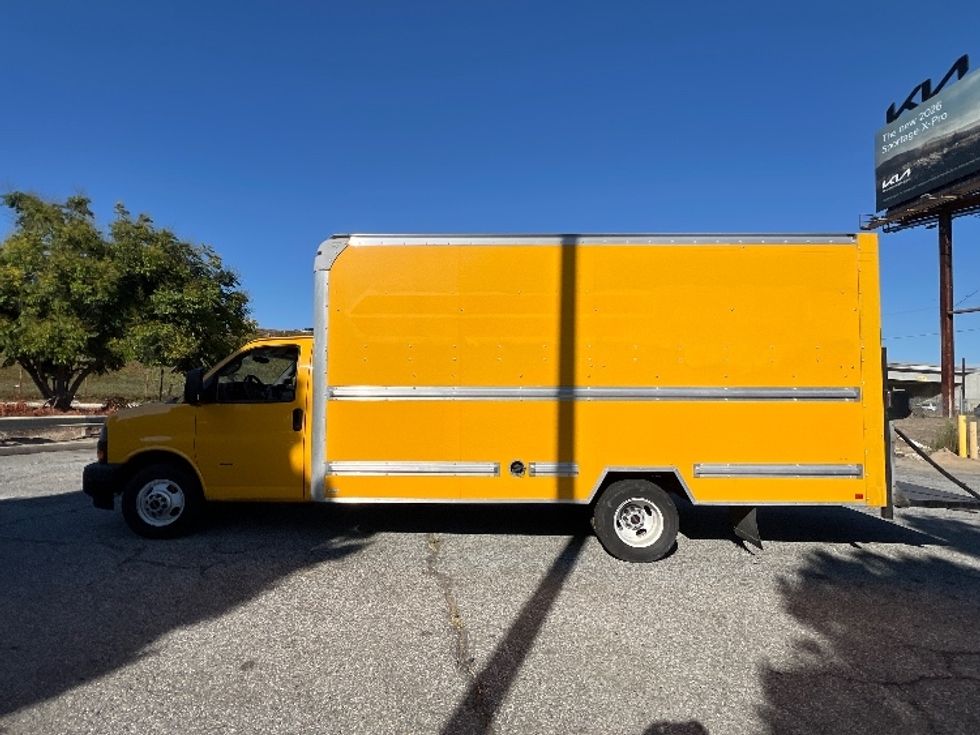 Light Duty Box Truck-Light and Medium Duty Trucks-GMC-2018-Savana G33903-Torrance-CA-56,618\n\t\tmiles-$ 27,500 - Image 4