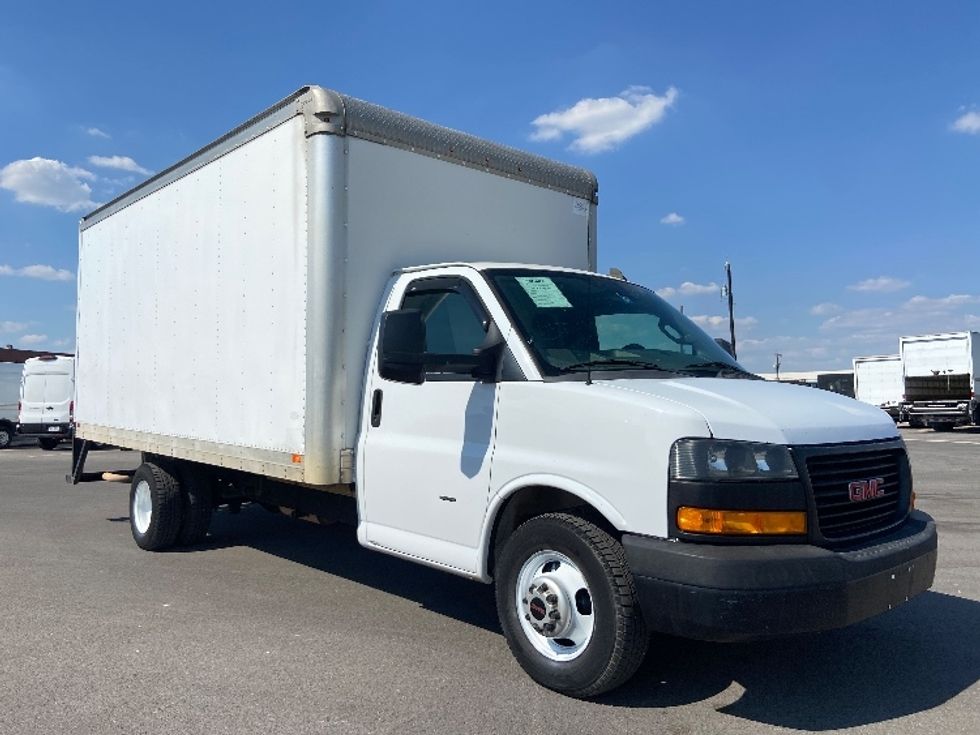 Light Duty Box Truck-Light and Medium Duty Trucks-GMC-2018-Savana SAVANA-San Antonio-TX-225,549\n\t\tmiles-$ 10,000 - Image 1