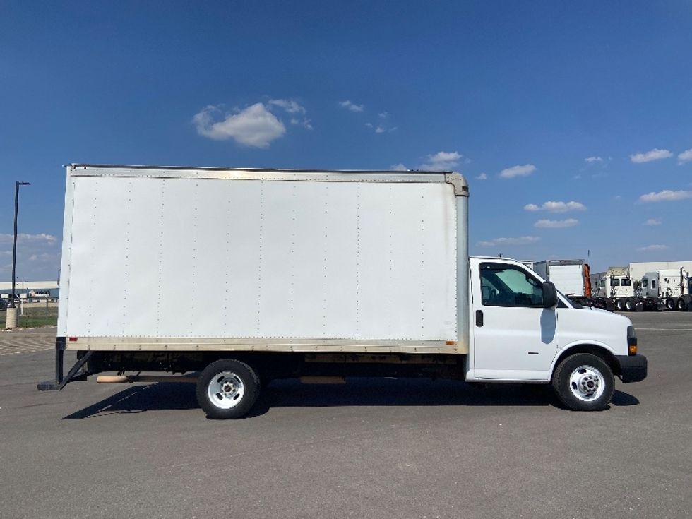 Light Duty Box Truck-Light and Medium Duty Trucks-GMC-2018-Savana SAVANA-San Antonio-TX-225,549\n\t\tmiles-$ 10,000 - Image 13