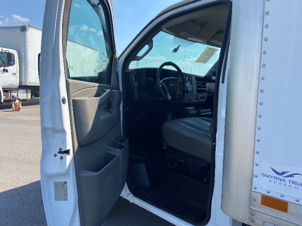 Light Duty Box Truck-Light and Medium Duty Trucks-GMC-2018-Savana SAVANA-San Antonio-TX-225,549\n\t\tmiles-$ 10,000 - Image 14