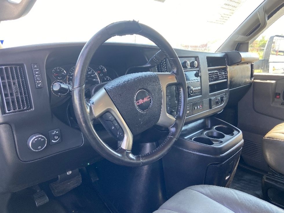 Light Duty Box Truck-Light and Medium Duty Trucks-GMC-2018-Savana SAVANA-San Antonio-TX-225,549\n\t\tmiles-$ 10,000 - Image 15