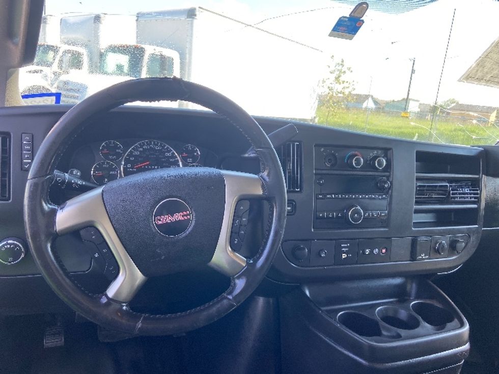 Light Duty Box Truck-Light and Medium Duty Trucks-GMC-2018-Savana SAVANA-San Antonio-TX-225,549\n\t\tmiles-$ 10,000 - Image 16