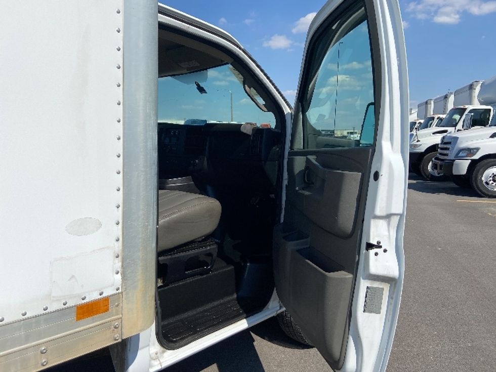 Light Duty Box Truck-Light and Medium Duty Trucks-GMC-2018-Savana SAVANA-San Antonio-TX-225,549\n\t\tmiles-$ 10,000 - Image 18