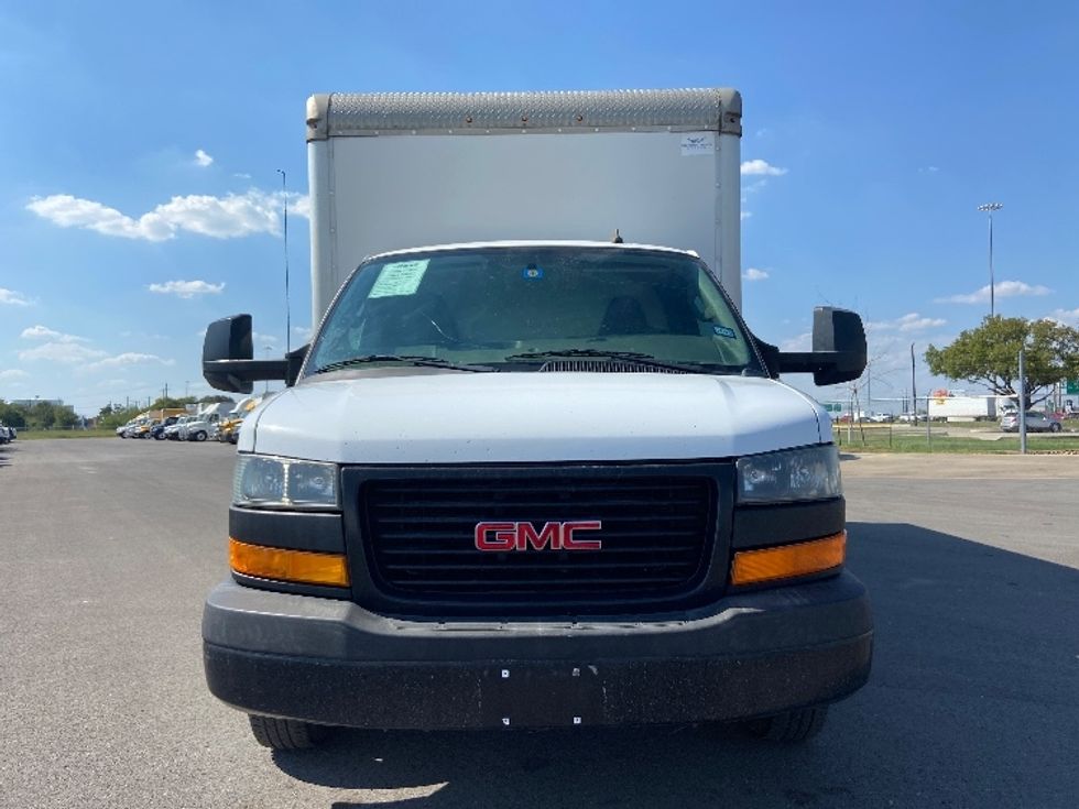 Light Duty Box Truck-Light and Medium Duty Trucks-GMC-2018-Savana SAVANA-San Antonio-TX-225,549\n\t\tmiles-$ 10,000 - Image 2