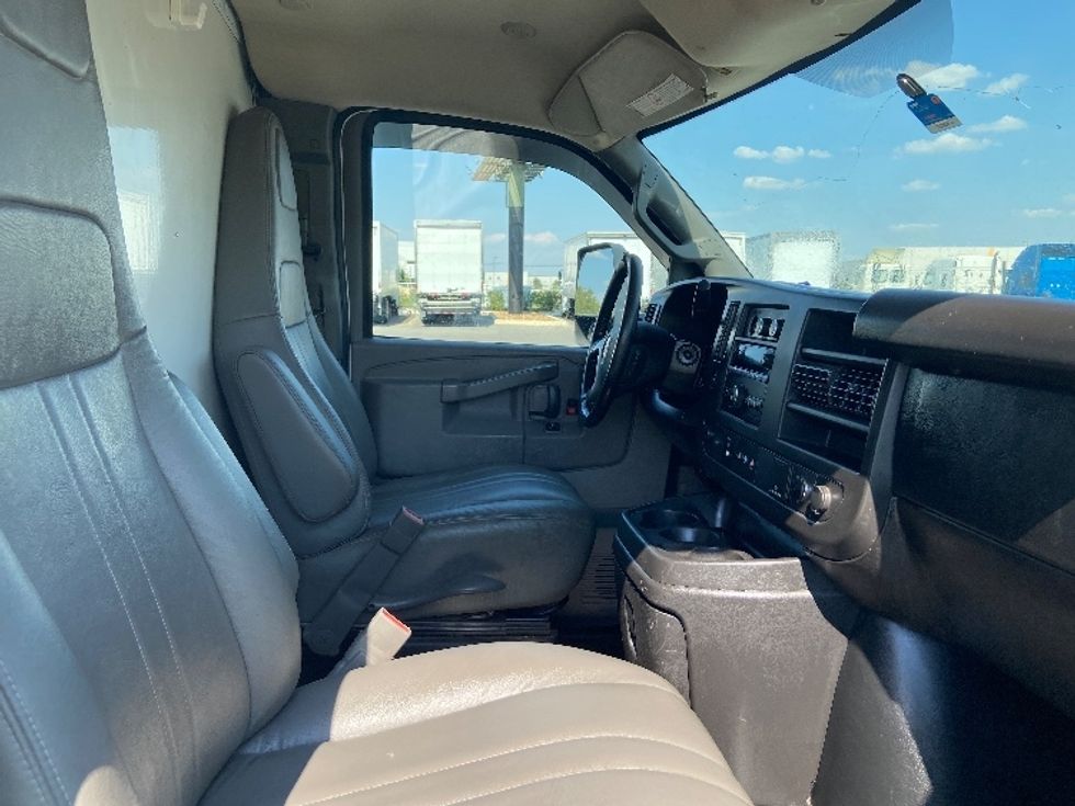 Light Duty Box Truck-Light and Medium Duty Trucks-GMC-2018-Savana SAVANA-San Antonio-TX-225,549\n\t\tmiles-$ 10,000 - Image 20