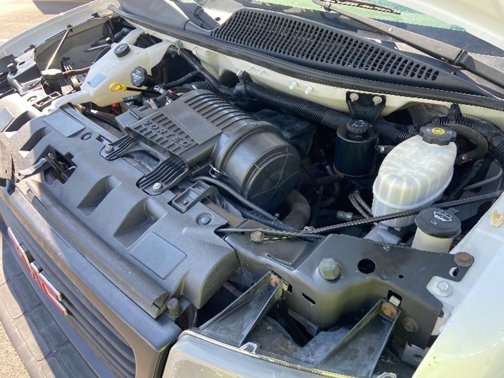 Light Duty Box Truck-Light and Medium Duty Trucks-GMC-2018-Savana SAVANA-San Antonio-TX-225,549\n\t\tmiles-$ 10,000 - Image 22