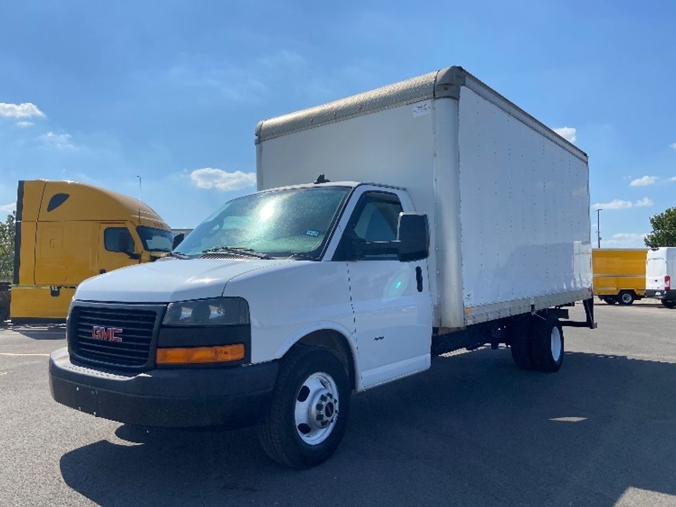 Light Duty Box Truck-Light and Medium Duty Trucks-GMC-2018-Savana SAVANA-San Antonio-TX-225,549\n\t\tmiles-$ 10,000 - Image 3