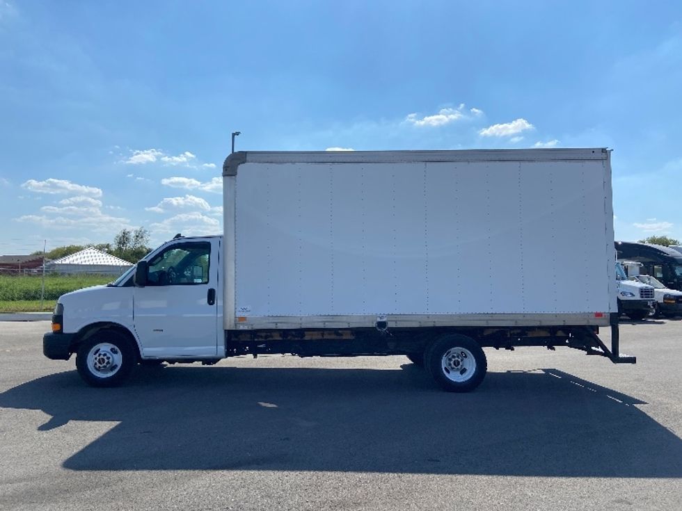 Light Duty Box Truck-Light and Medium Duty Trucks-GMC-2018-Savana SAVANA-San Antonio-TX-225,549\n\t\tmiles-$ 10,000 - Image 4
