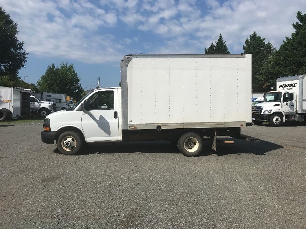 Light Duty Box Truck-Light and Medium Duty Trucks-GMC-2019-Savana G33503-Charlottesville-VA-147,469\n\t\tmiles-$ 21,500 - Image 4