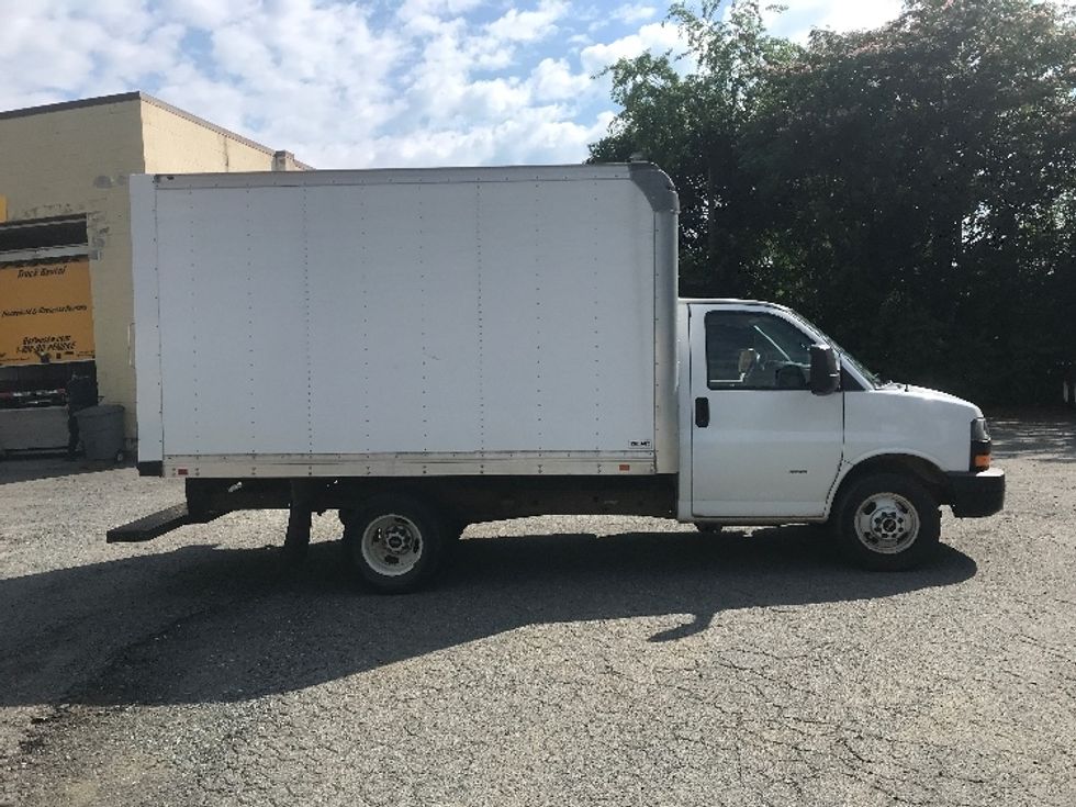 Light Duty Box Truck-Light and Medium Duty Trucks-GMC-2019-Savana G33503-Charlottesville-VA-147,469\n\t\tmiles-$ 21,500 - Image 15