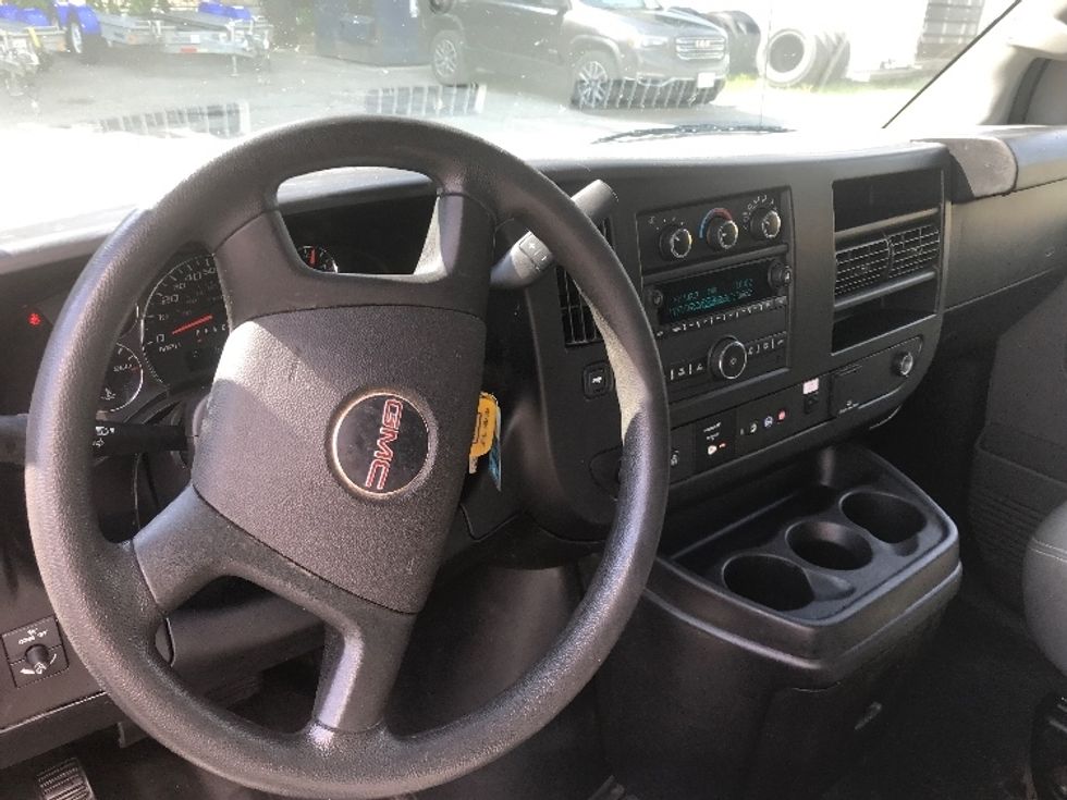 Light Duty Box Truck-Light and Medium Duty Trucks-GMC-2019-Savana G33503-Charlottesville-VA-147,469\n\t\tmiles-$ 21,500 - Image 17