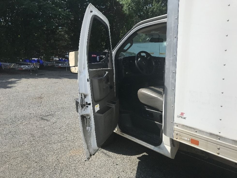 Light Duty Box Truck-Light and Medium Duty Trucks-GMC-2019-Savana G33503-Charlottesville-VA-147,469\n\t\tmiles-$ 21,500 - Image 16