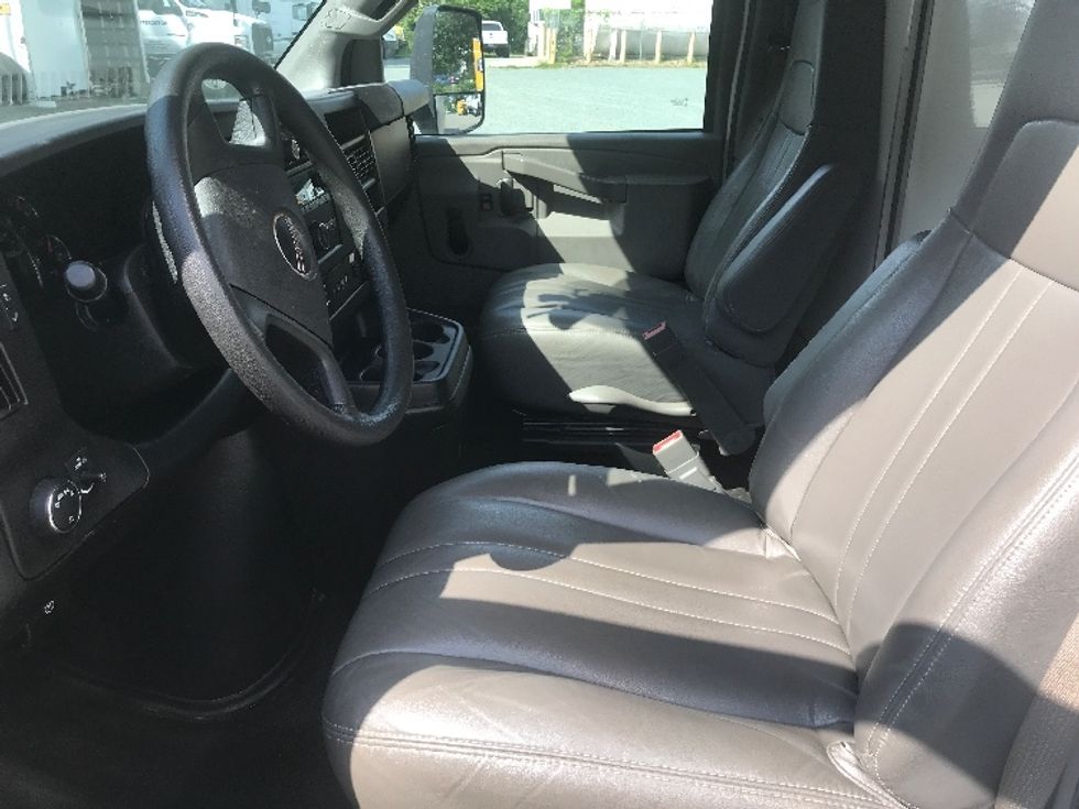 Light Duty Box Truck-Light and Medium Duty Trucks-GMC-2019-Savana G33503-Charlottesville-VA-147,469\n\t\tmiles-$ 21,500 - Image 19