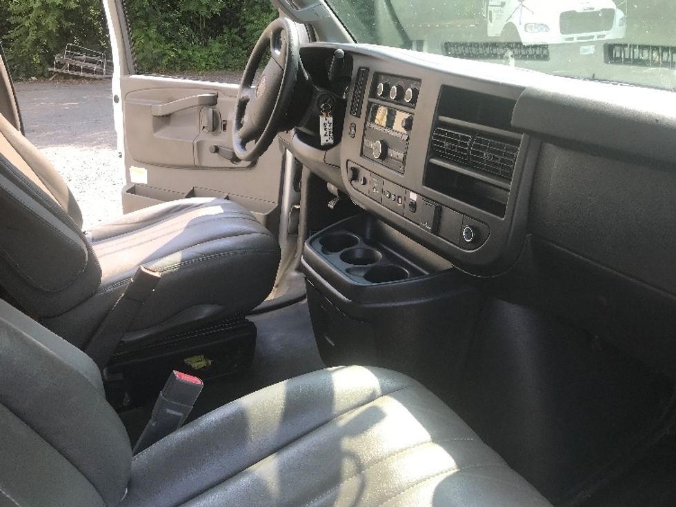 Light Duty Box Truck-Light and Medium Duty Trucks-GMC-2019-Savana G33503-Charlottesville-VA-147,469\n\t\tmiles-$ 21,500 - Image 22