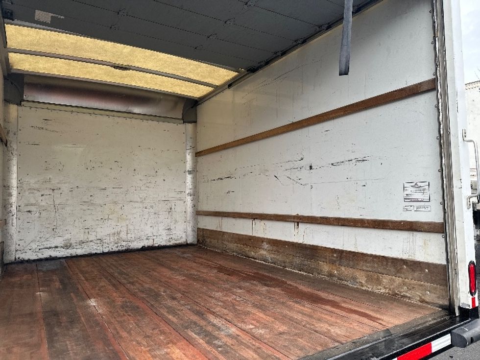 Light Duty Box Truck-Light and Medium Duty Trucks-GMC-2019-Savana G33503-Clackamas-OR-107,071\n\t\tmiles-$ 26,250 - Image 11