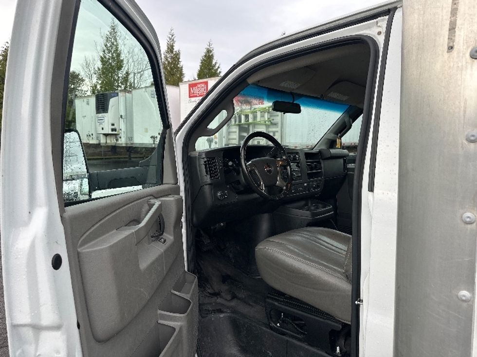 Light Duty Box Truck-Light and Medium Duty Trucks-GMC-2019-Savana G33503-Clackamas-OR-107,071\n\t\tmiles-$ 26,250 - Image 15