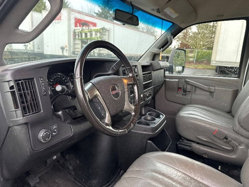 Light Duty Box Truck-Light and Medium Duty Trucks-GMC-2019-Savana G33503-Clackamas-OR-107,071\n\t\tmiles-$ 26,250 - Image 16