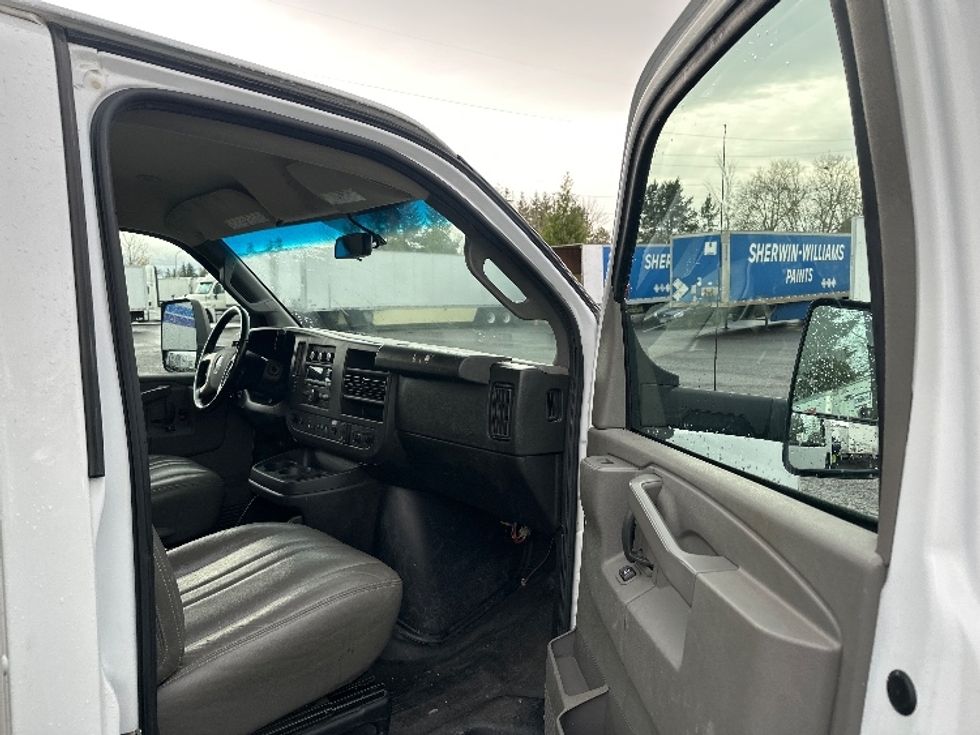 Light Duty Box Truck-Light and Medium Duty Trucks-GMC-2019-Savana G33503-Clackamas-OR-107,071\n\t\tmiles-$ 26,250 - Image 19