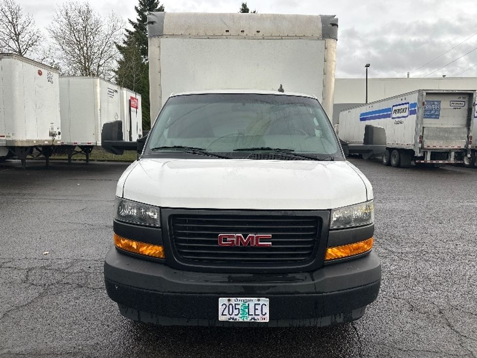 Light Duty Box Truck-Light and Medium Duty Trucks-GMC-2019-Savana G33503-Clackamas-OR-107,071\n\t\tmiles-$ 26,250 - Image 2