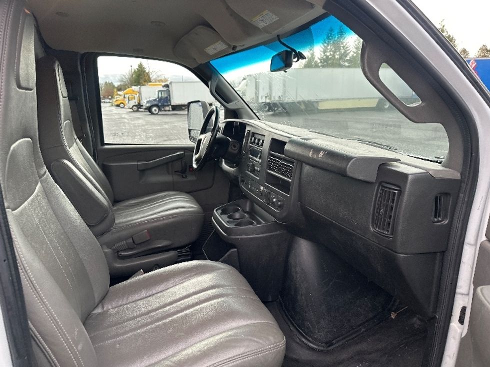 Light Duty Box Truck-Light and Medium Duty Trucks-GMC-2019-Savana G33503-Clackamas-OR-107,071\n\t\tmiles-$ 26,250 - Image 21