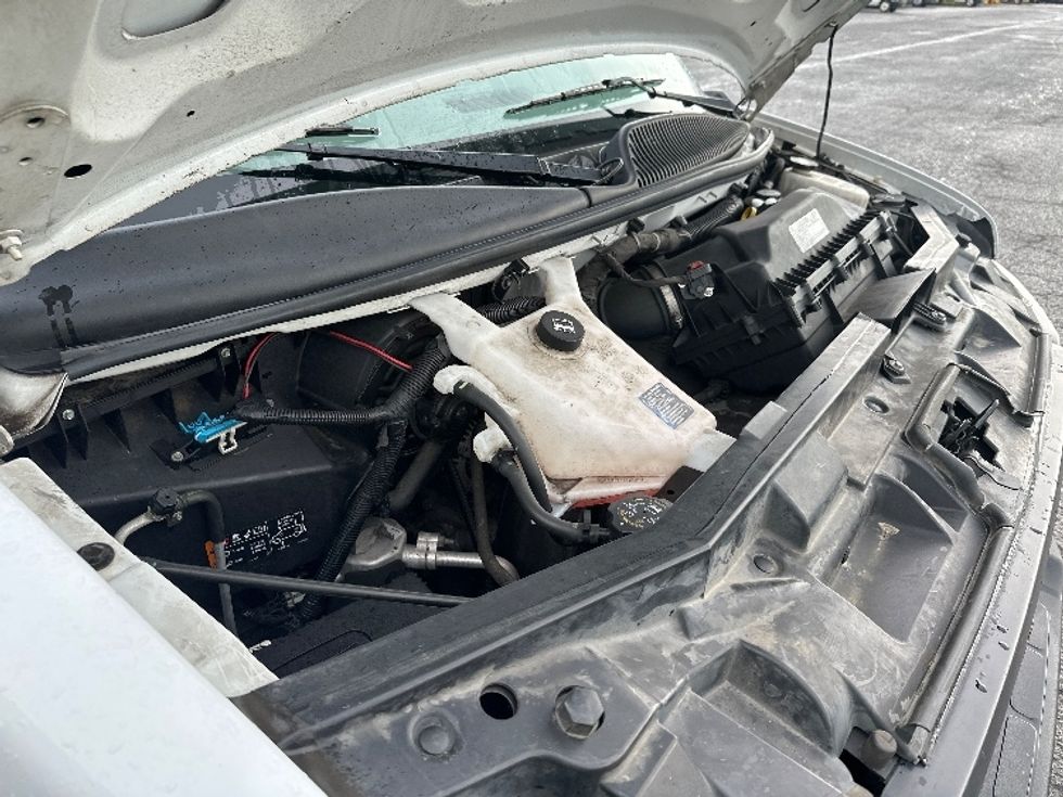 Light Duty Box Truck-Light and Medium Duty Trucks-GMC-2019-Savana G33503-Clackamas-OR-107,071\n\t\tmiles-$ 26,250 - Image 22