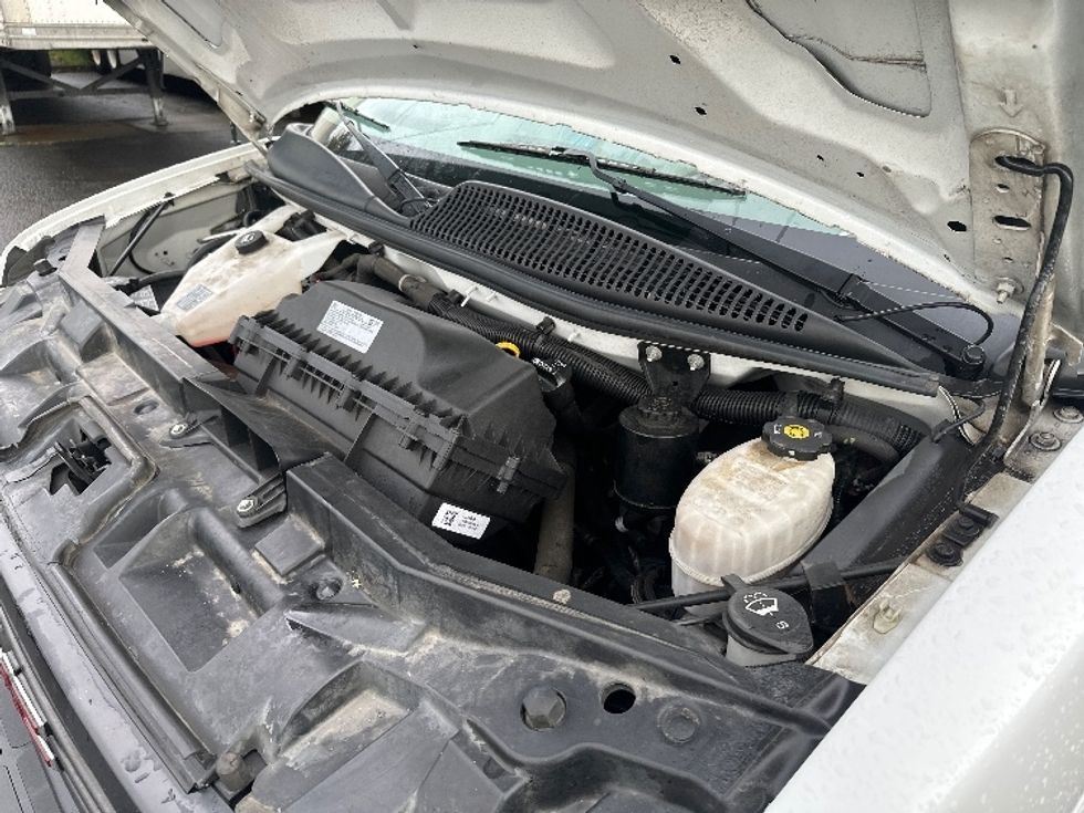 Light Duty Box Truck-Light and Medium Duty Trucks-GMC-2019-Savana G33503-Clackamas-OR-107,071\n\t\tmiles-$ 26,250 - Image 23