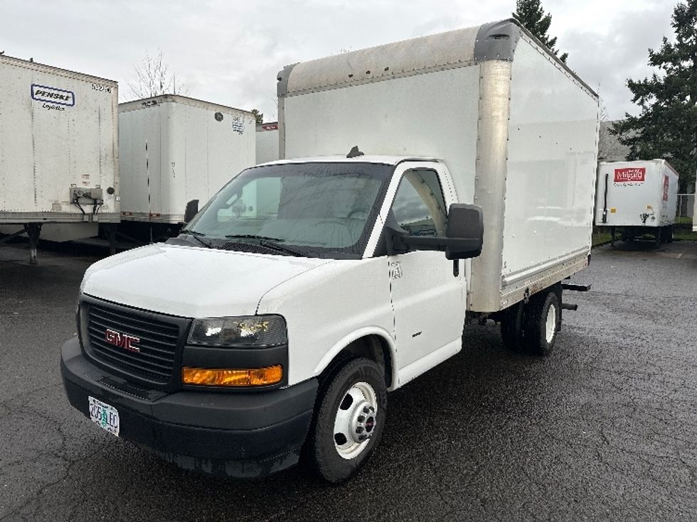 Light Duty Box Truck-Light and Medium Duty Trucks-GMC-2019-Savana G33503-Clackamas-OR-107,071\n\t\tmiles-$ 26,250 - Image 3