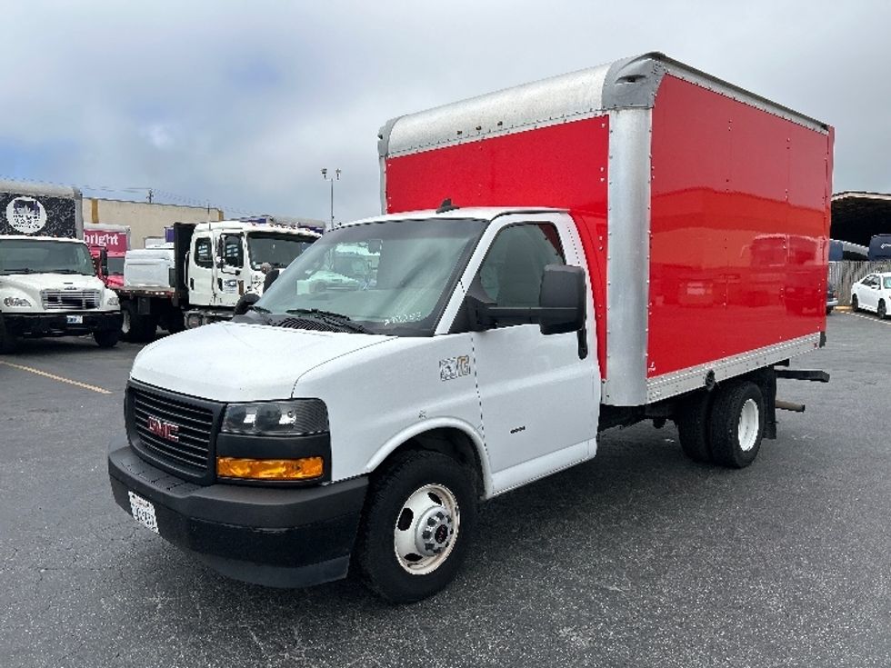 Light Duty Box Truck-Light and Medium Duty Trucks-GMC-2019-Savana G33503-West Sacramento-CA-101,231\n\t\tmiles-$ 27,000 - Image 3