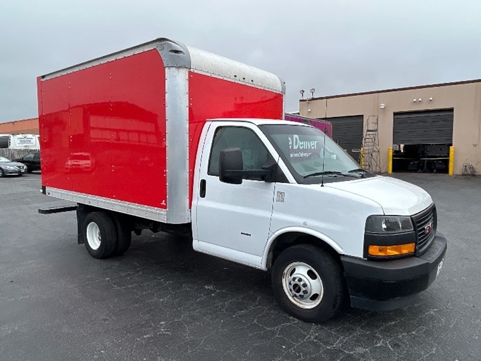 Light Duty Box Truck-Light and Medium Duty Trucks-GMC-2019-Savana G33503-West Sacramento-CA-101,231\n\t\tmiles-$ 27,000 - Image 1