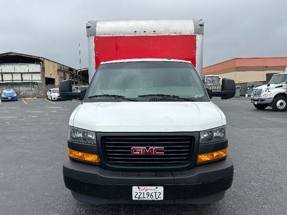 Light Duty Box Truck-Light and Medium Duty Trucks-GMC-2019-Savana G33503-West Sacramento-CA-101,231\n\t\tmiles-$ 27,000 - Image 2