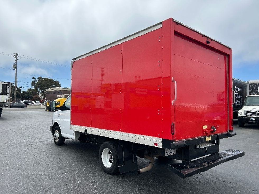 Light Duty Box Truck-Light and Medium Duty Trucks-GMC-2019-Savana G33503-West Sacramento-CA-101,231\n\t\tmiles-$ 27,000 - Image 6