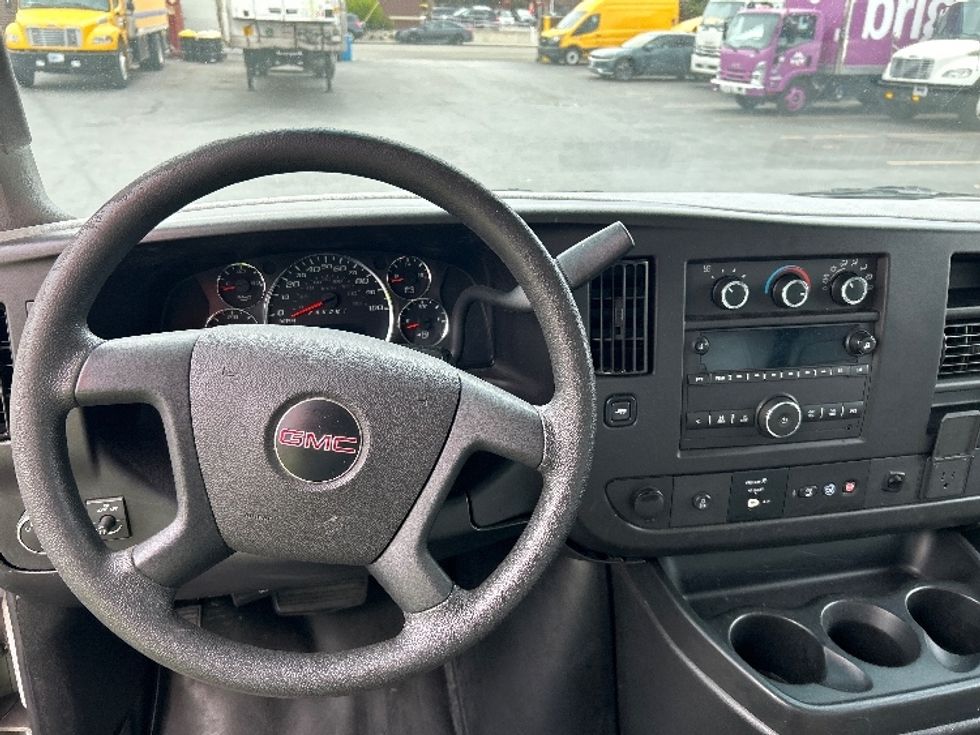 Light Duty Box Truck-Light and Medium Duty Trucks-GMC-2019-Savana G33503-West Sacramento-CA-101,231\n\t\tmiles-$ 27,000 - Image 18