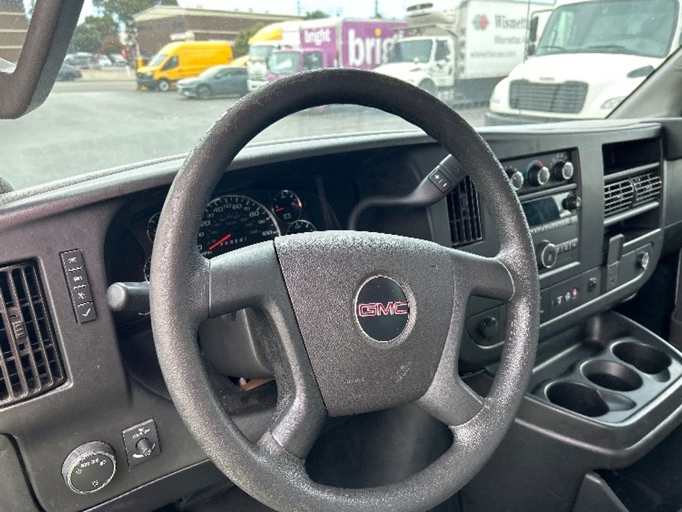 Light Duty Box Truck-Light and Medium Duty Trucks-GMC-2019-Savana G33503-West Sacramento-CA-101,231\n\t\tmiles-$ 27,000 - Image 17