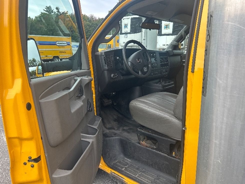 Light Duty Box Truck-Light and Medium Duty Trucks-GMC-2019-Savana G33903-Auburn-ME-86,216\n\t\tmiles-$ 23,000 - Image 14