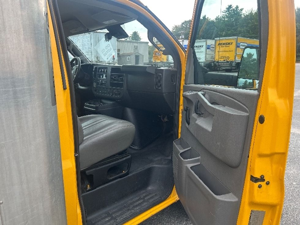 Light Duty Box Truck-Light and Medium Duty Trucks-GMC-2019-Savana G33903-Auburn-ME-86,216\n\t\tmiles-$ 23,000 - Image 18