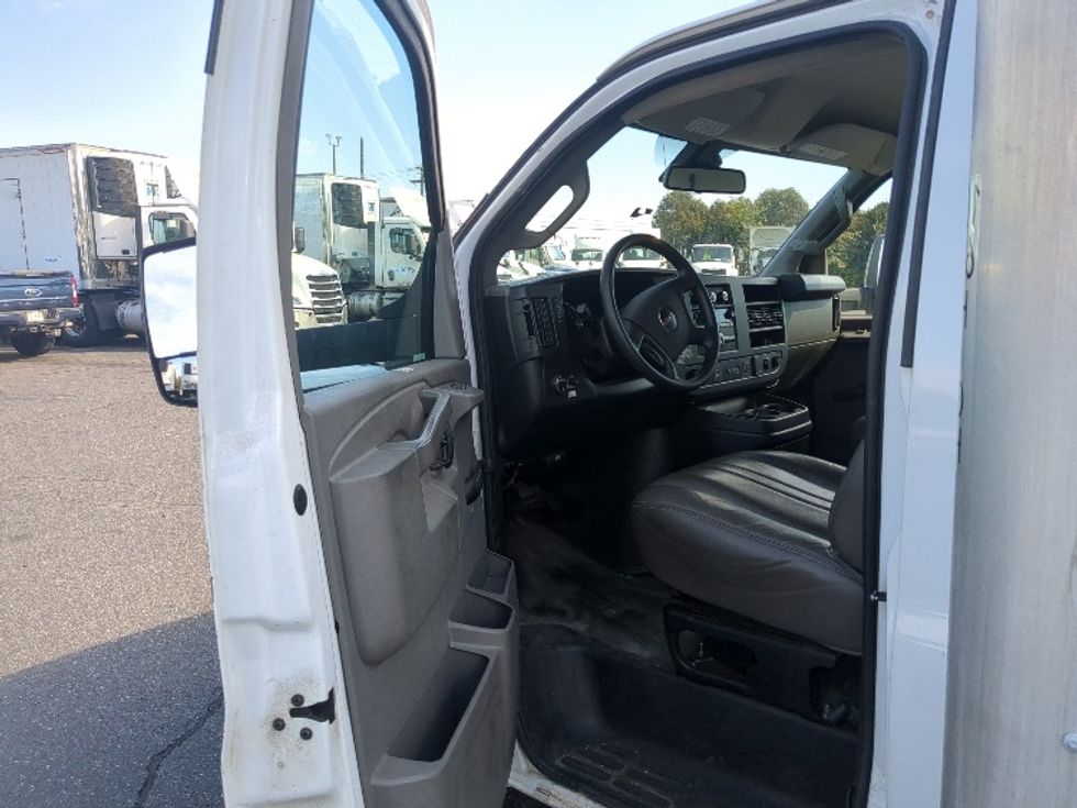 Light Duty Box Truck-Light and Medium Duty Trucks-GMC-2019-Savana G33903-Chicopee-MA-102,498\n\t\tmiles-$ 24,250 - Image 12