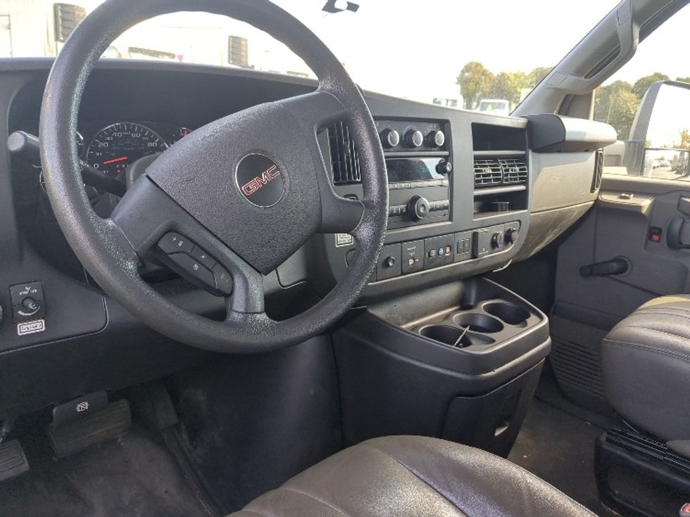 Light Duty Box Truck-Light and Medium Duty Trucks-GMC-2019-Savana G33903-Chicopee-MA-102,498\n\t\tmiles-$ 24,250 - Image 14