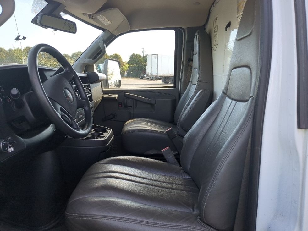 Light Duty Box Truck-Light and Medium Duty Trucks-GMC-2019-Savana G33903-Chicopee-MA-102,498\n\t\tmiles-$ 24,250 - Image 15