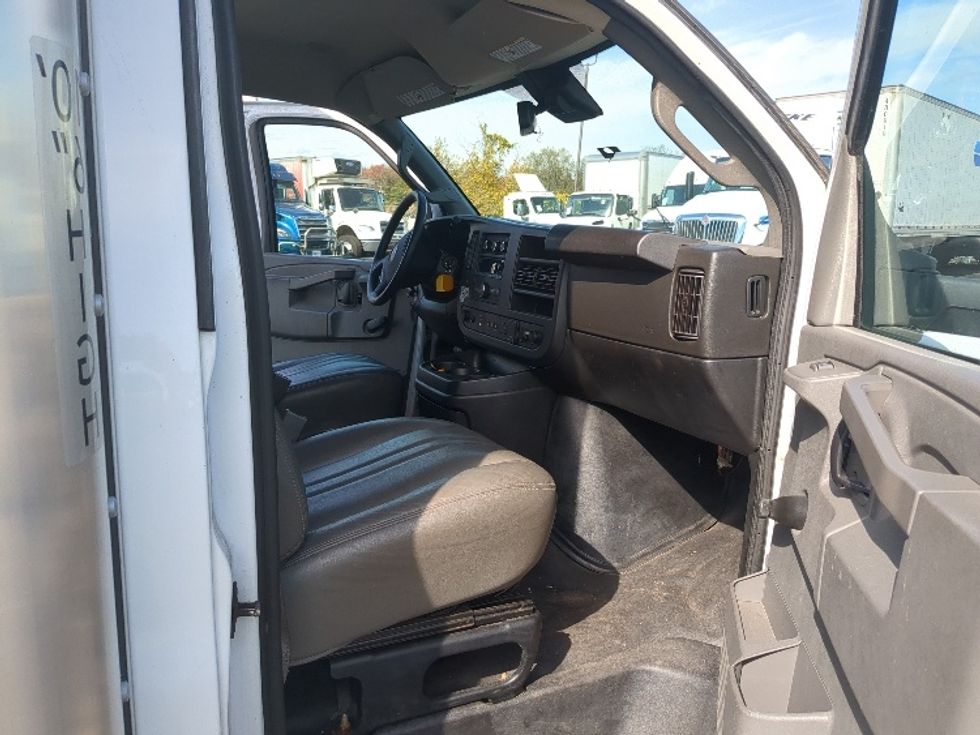 Light Duty Box Truck-Light and Medium Duty Trucks-GMC-2019-Savana G33903-Chicopee-MA-102,498\n\t\tmiles-$ 24,250 - Image 16