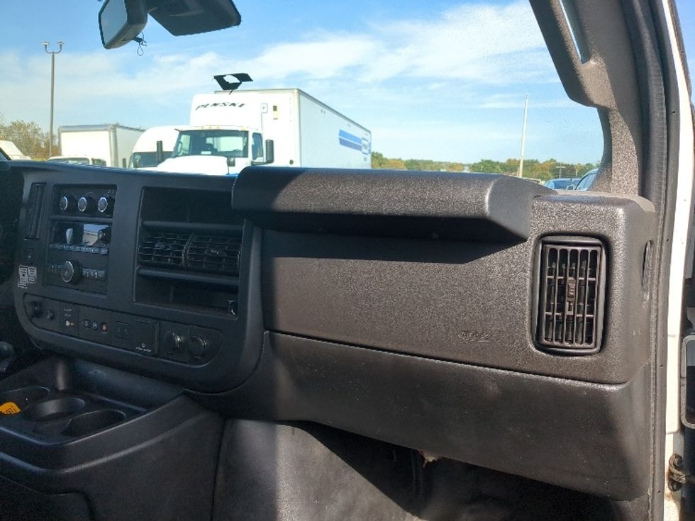 Light Duty Box Truck-Light and Medium Duty Trucks-GMC-2019-Savana G33903-Chicopee-MA-102,498\n\t\tmiles-$ 24,250 - Image 17