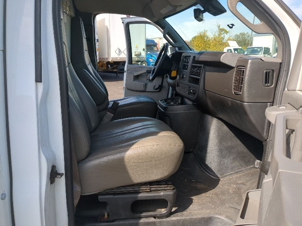Light Duty Box Truck-Light and Medium Duty Trucks-GMC-2019-Savana G33903-Chicopee-MA-102,498\n\t\tmiles-$ 24,250 - Image 18