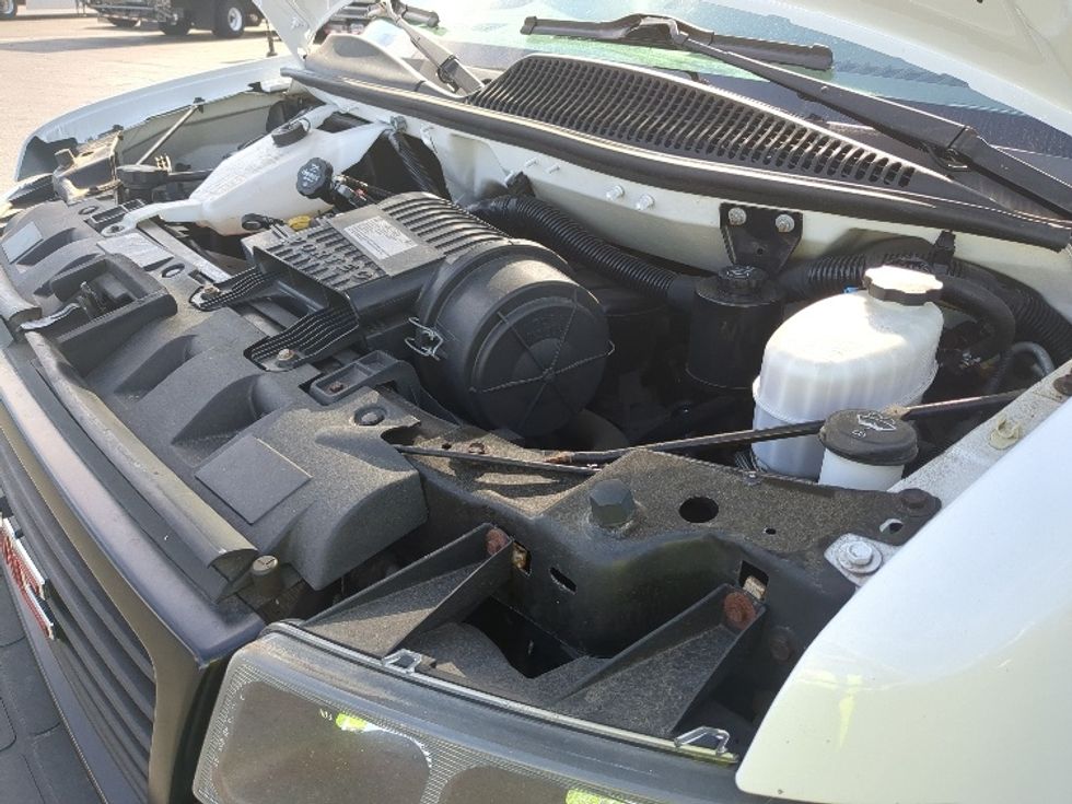 Light Duty Box Truck-Light and Medium Duty Trucks-GMC-2019-Savana G33903-Chicopee-MA-102,498\n\t\tmiles-$ 24,250 - Image 19