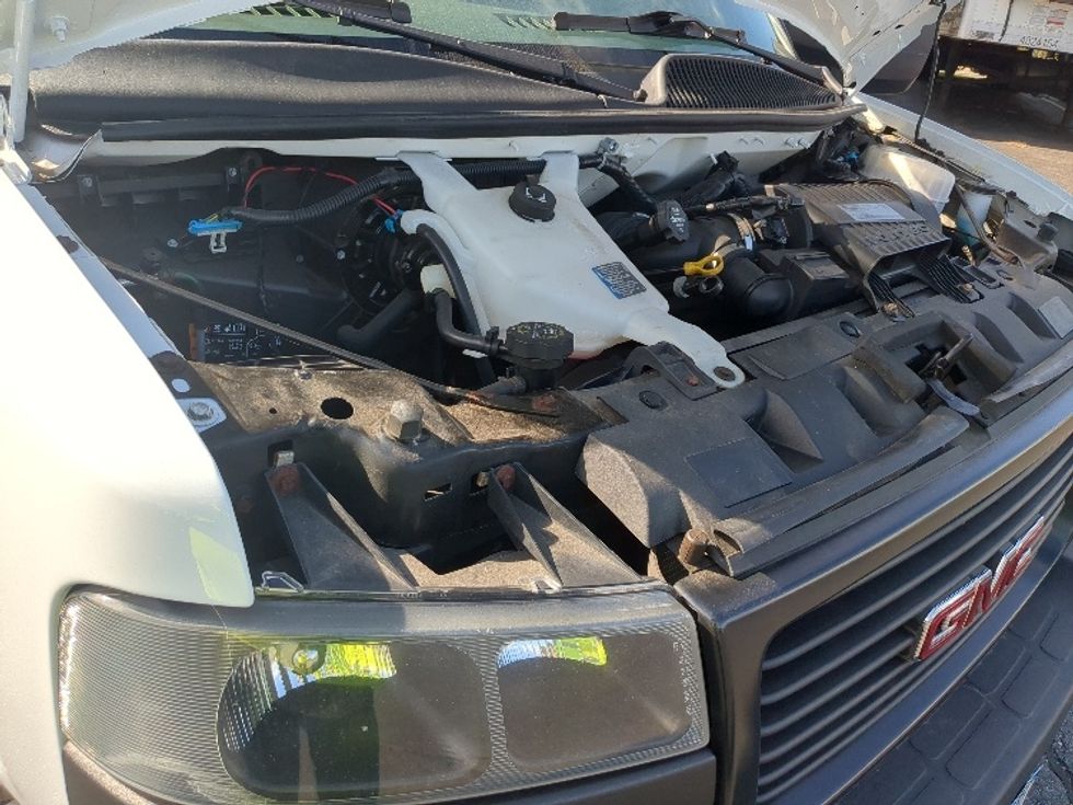 Light Duty Box Truck-Light and Medium Duty Trucks-GMC-2019-Savana G33903-Chicopee-MA-102,498\n\t\tmiles-$ 24,250 - Image 20