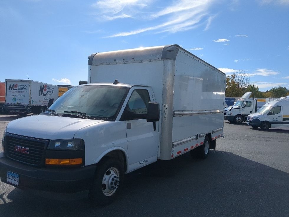Light Duty Box Truck-Light and Medium Duty Trucks-GMC-2019-Savana G33903-Chicopee-MA-102,498\n\t\tmiles-$ 24,250 - Image 3