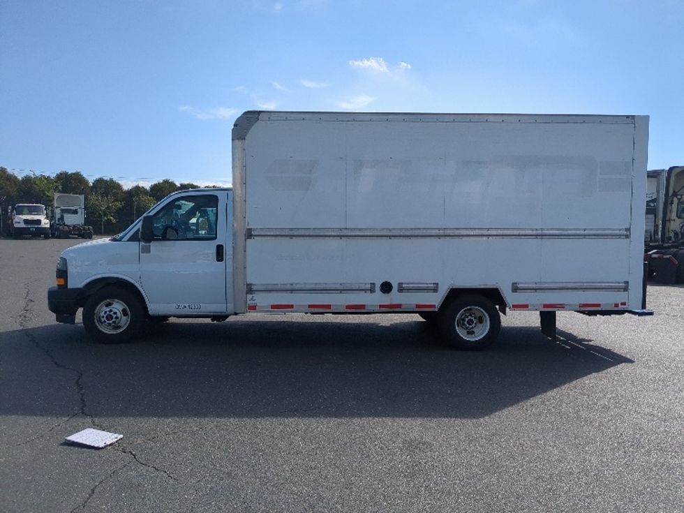 Light Duty Box Truck-Light and Medium Duty Trucks-GMC-2019-Savana G33903-Chicopee-MA-102,498\n\t\tmiles-$ 24,250 - Image 4