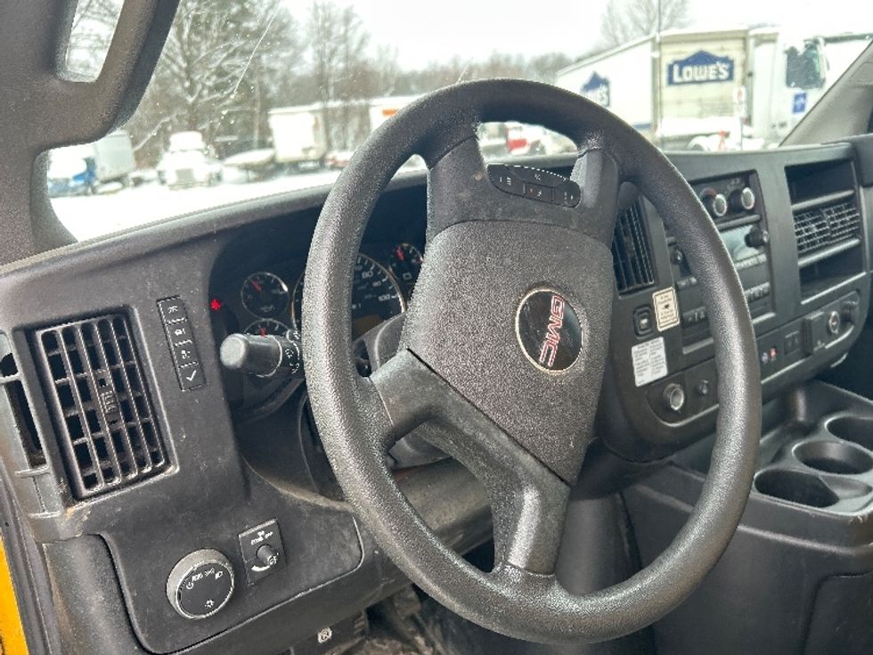 Light Duty Box Truck-Light and Medium Duty Trucks-GMC-2019-Savana G33903-Chicopee-MA-87,818\n\t\tmiles-$ 23,750 - Image 14