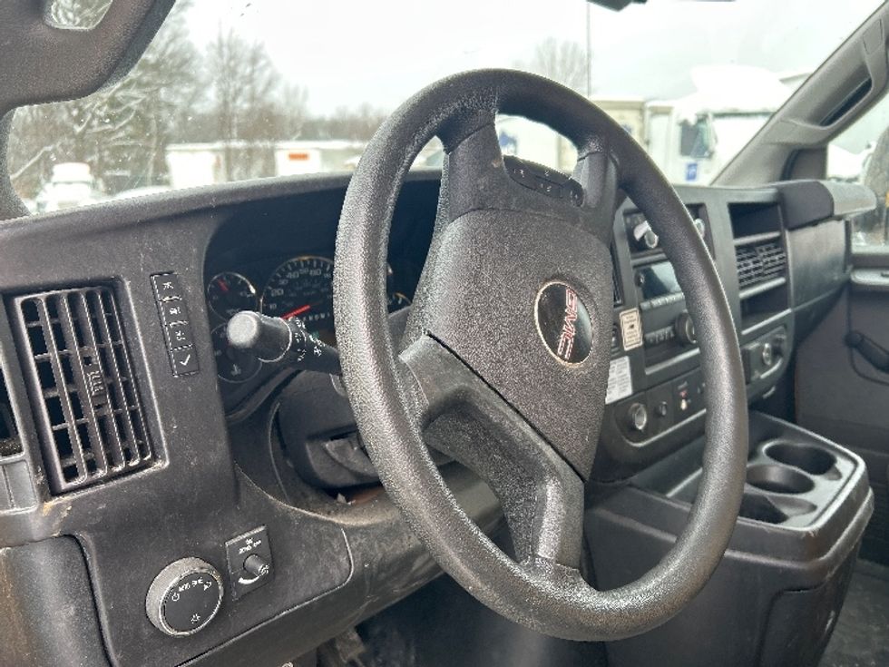 Light Duty Box Truck-Light and Medium Duty Trucks-GMC-2019-Savana G33903-Chicopee-MA-87,818\n\t\tmiles-$ 23,750 - Image 16